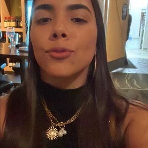 Meet your Posher, Alexandra